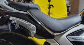 SportSeatOutline-over-GTTouringSeat.png