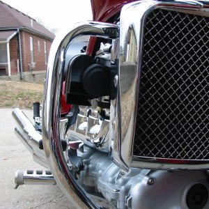 Airhorn mounting on dresser bar.
