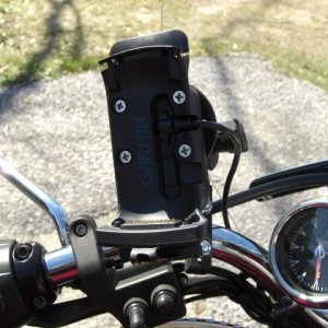 rain cap stored underneath mount (by magnet)