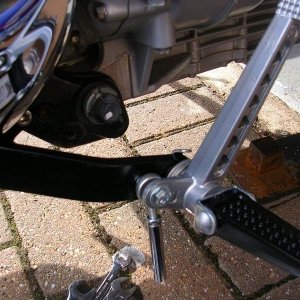 Raask rearset loose