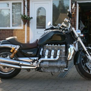 Modded R3. Rear sets, Ohlins shocks