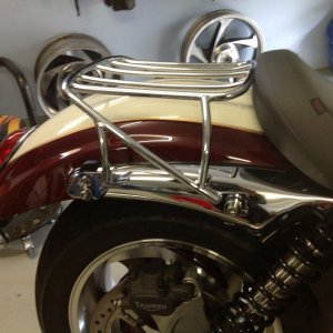 Quick release luggage rack