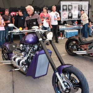 V8 Cruiser