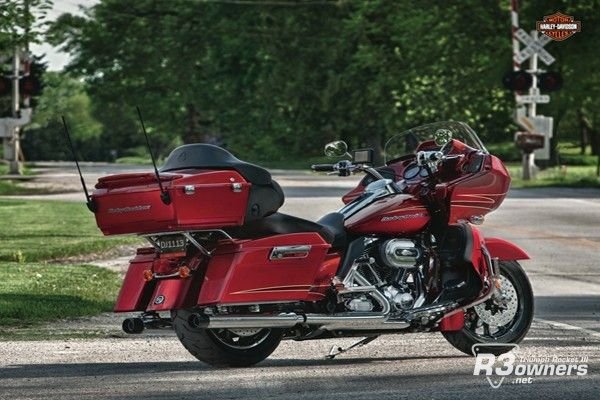 2012-Harley-Davidson-FLTRU-Road-Glide-Ultra-backside