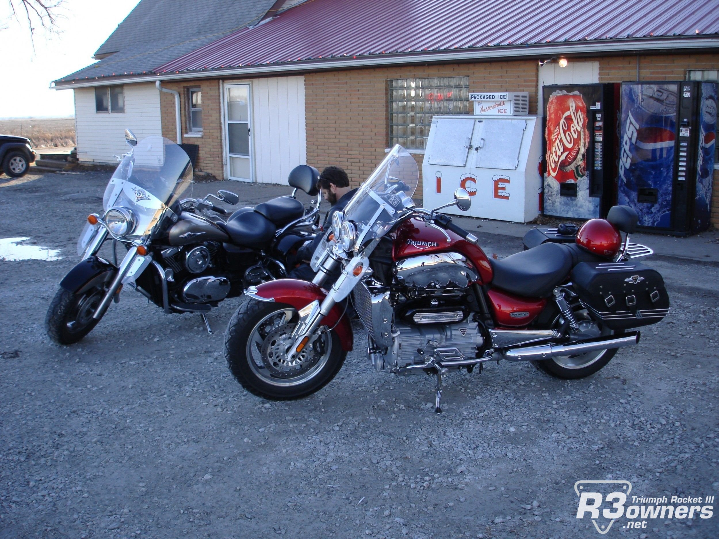 A beverage stop... braving the cold again.