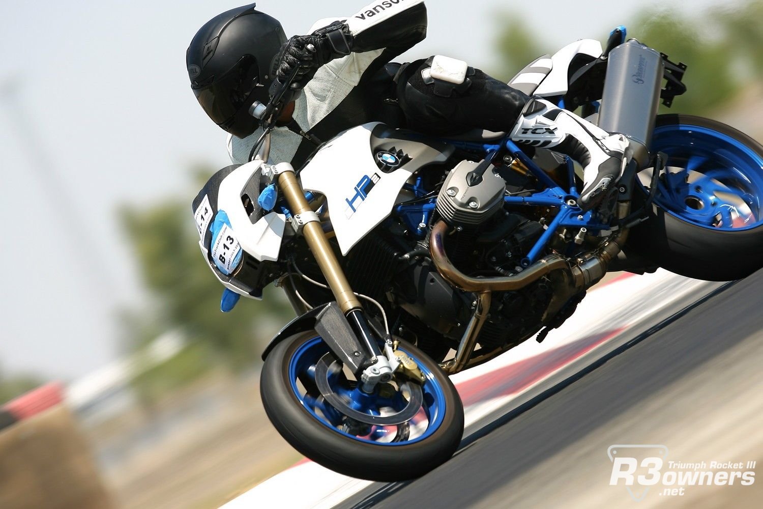 BMW HP2 Megamoto