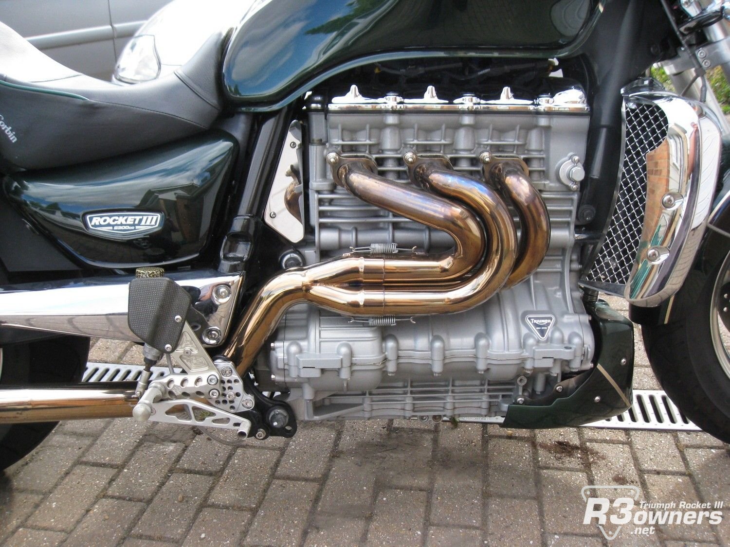 Custom made 3:1 exhaust, rearsets