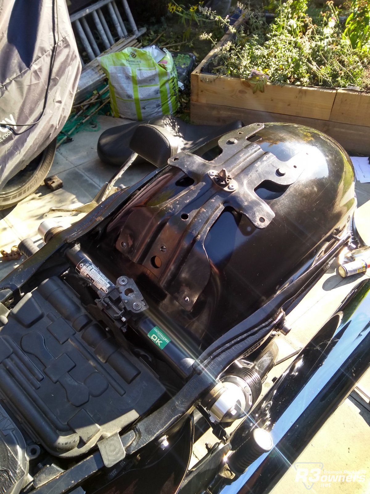 Dual seat rack on short mudguard