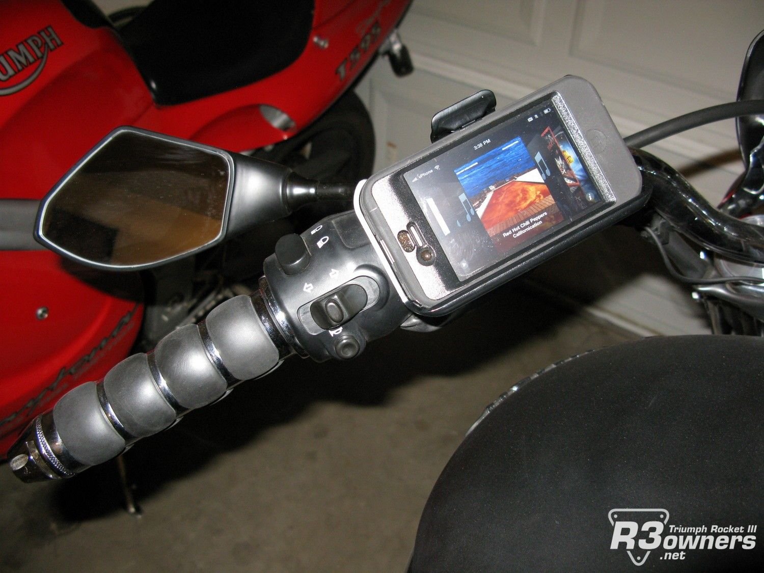 iPhone 4 + Otter Box Mounted