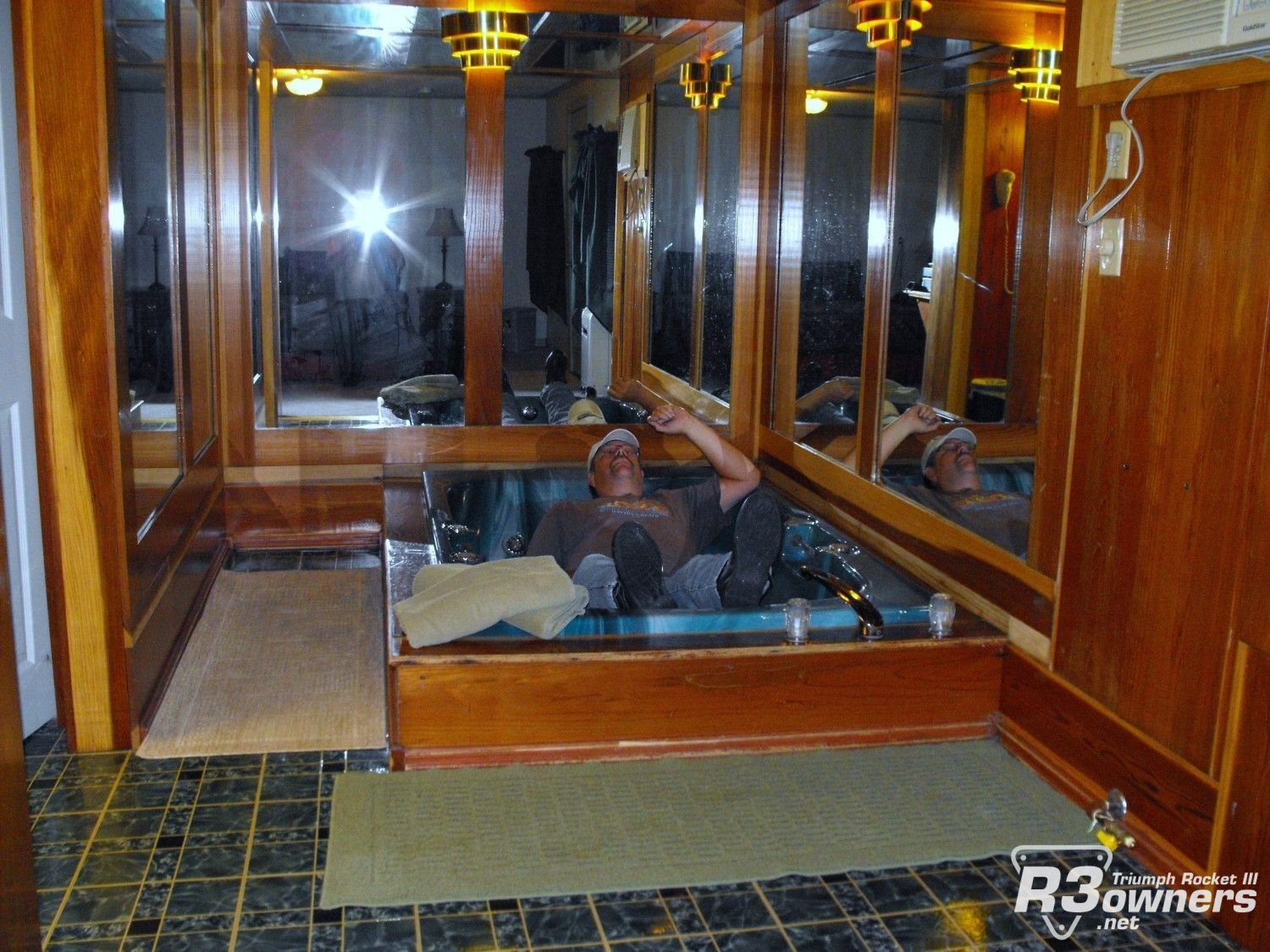 Jacuzzi in the cabin.....