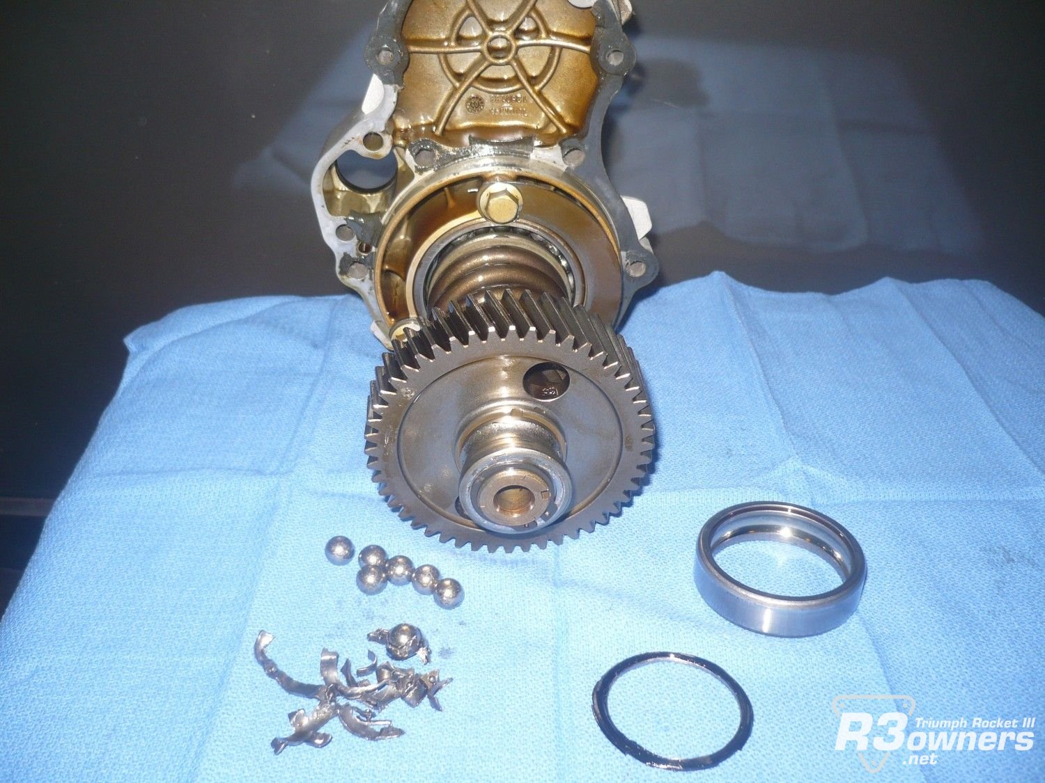 Out drive unit innermost bearing parts with oil shield