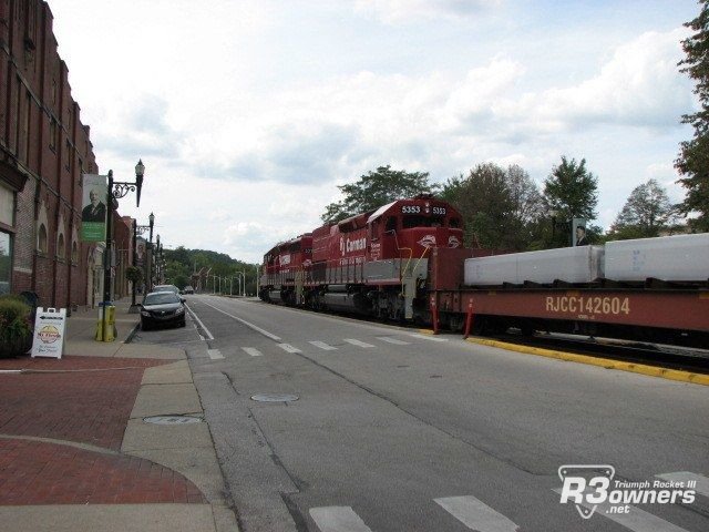 Train thru Frankfort