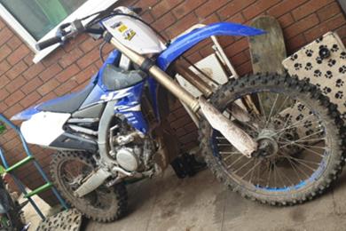 blue_and_white_yamaha.jpg