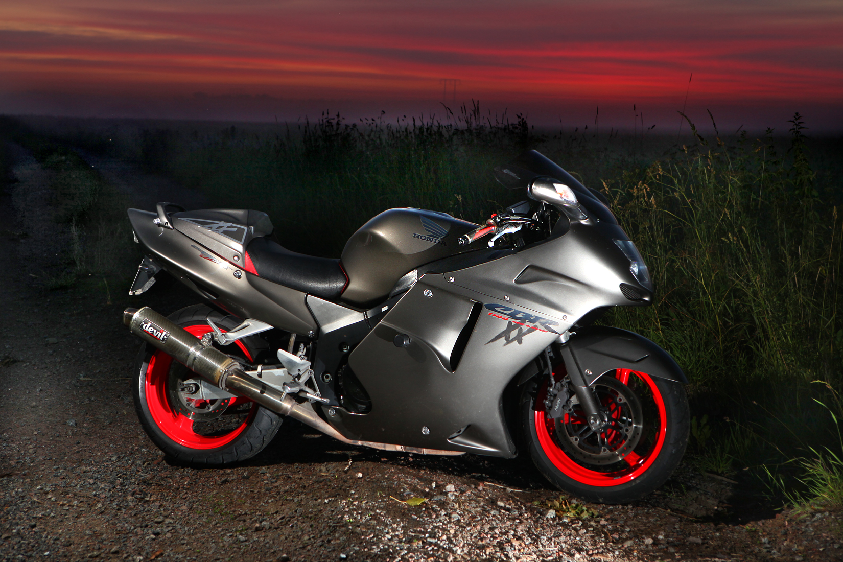 Honda_CBR1100XX_during_sunrise.jpg