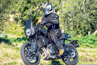 Husqvarna-901-Svartpilen-1.jpg