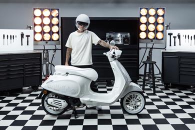 02_JB-Vespa.jpg