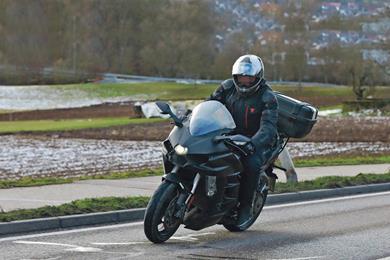 Kawasaki_Ninja_H2_SX_2022.jpg