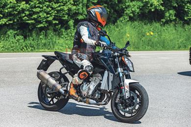 KTM-990-Duke-1.jpg