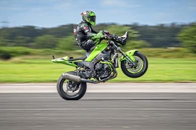 main_image_jonny_davies_zx10r_wheelie_.jpg