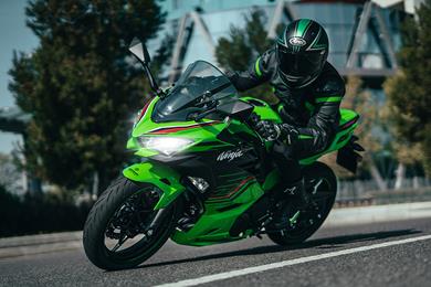 kawasaki-ninja-400-action.jpg