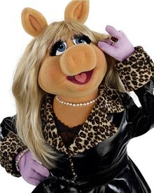 220px-MissPiggy.jpg