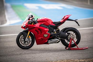 2023_ducati_panigale_v4_1.jpg