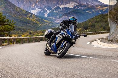 Suzuki-GSX-S1000GT-01.jpg
