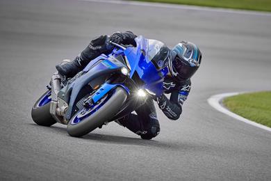 2024-yamaha-r1-2.jpg