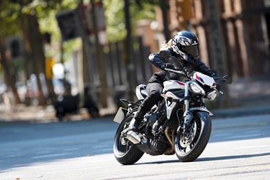Triumph-Street-Triple-S-01.jpg