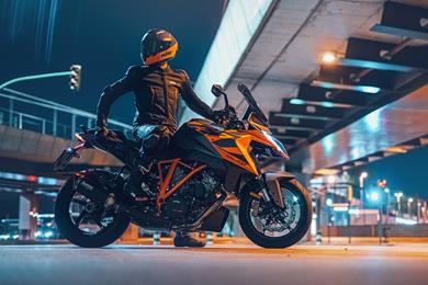 KTM-1290-Super-Duke-GT-01.jpg