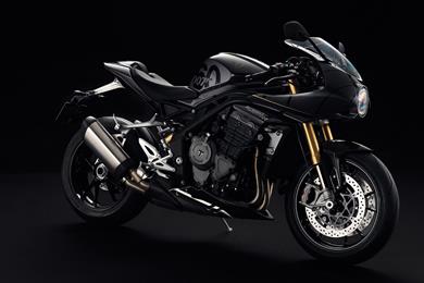 triumph-speed-triple-1200-rr-bond-01.jpg