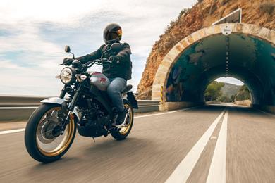 xsr125-legacy-1.jpg