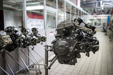 2025-ducati-v2-engine-2.jpg