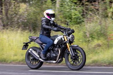 triumph-scrambler-400-x-01.jpg