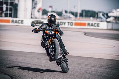 ktm-890-duke-wheelie.jpg
