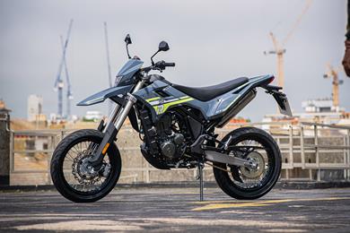sinnis-sm-r-125-03.jpg