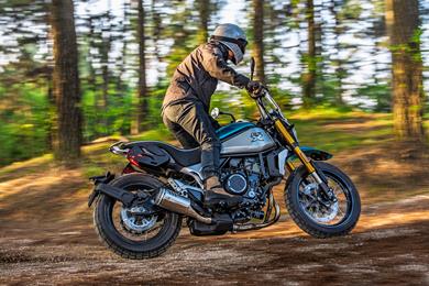 cf-moto-clx-700-adv-01.jpg