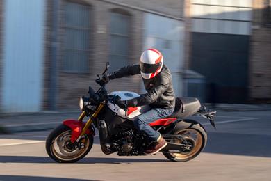 yamaha-xsr900-2.jpg