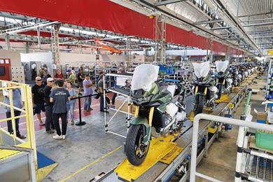 moto_guzzi_mandello_factory_image_1_.jpg