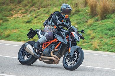 KTM-1290-Super-Duke-RR-02.jpg