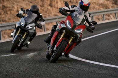 S1000XR_twin_riding.jpg