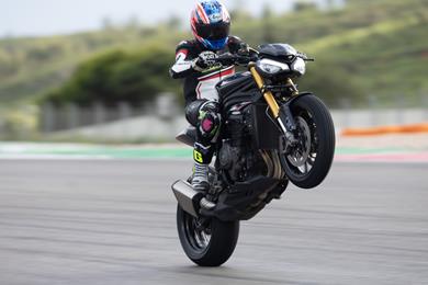 triumph-speed-triple-rs-3.jpg