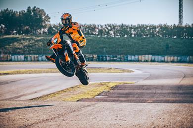 ktm-390-smcr-4.jpg