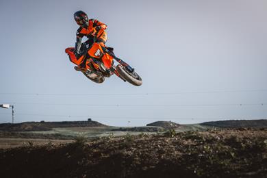 2026-ktm-690-smcr-1.jpg