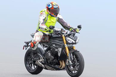 Triumph-Speed-Triple-01.jpg