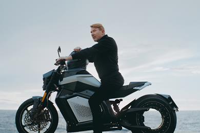 verge-ts-pro-mika-hakkinen-edition-01.jpg