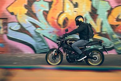 xsr125_legacy_1.jpg