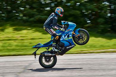 suzuki-gsx-r1000-wheelie.jpg