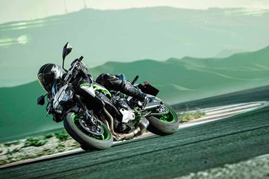 kawasaki-z900-corner.jpg