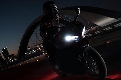 triumph-daytona-660.jpg